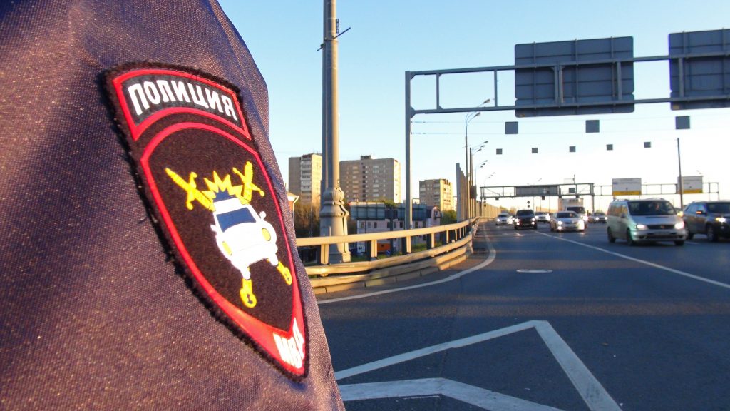 «Лексус» сбил женщину на улице Расплетина