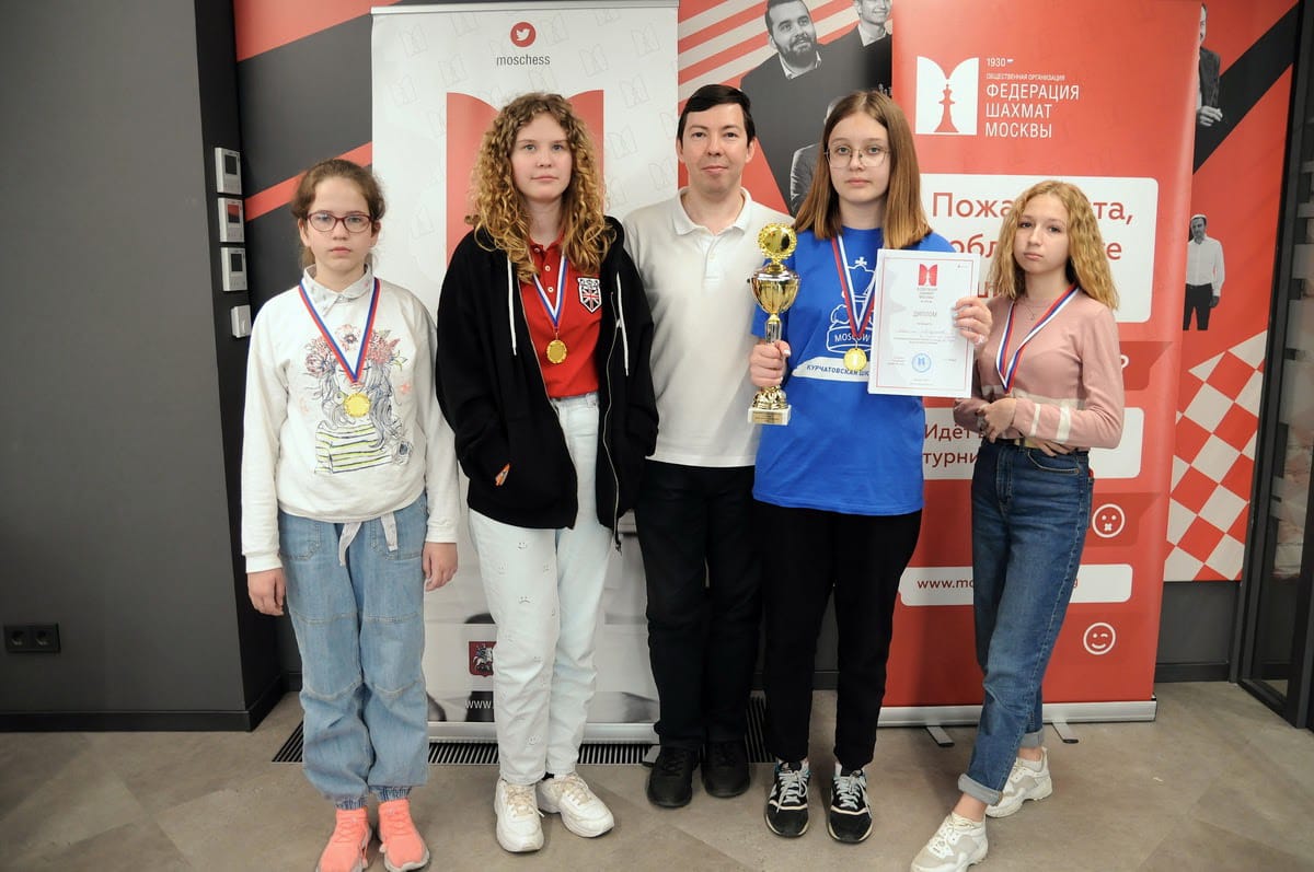 Шахматистки из Курчатовской школы стали первыми на Командном первенстве Москвы